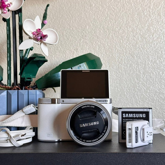 bevintage™ Used 🍇 ₊˚💜 Samsung NX3000 Mirrorless Digital Camera (White) with 16-50mm Lens