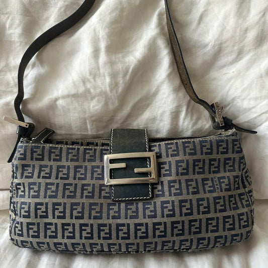 bevintage™ 🍇💜Preowned NAVY FENDI BAGUETTE🍇💜